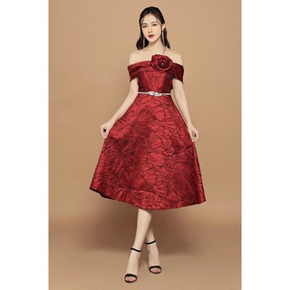 Đầm gấm xòe trễ vai đính hoa