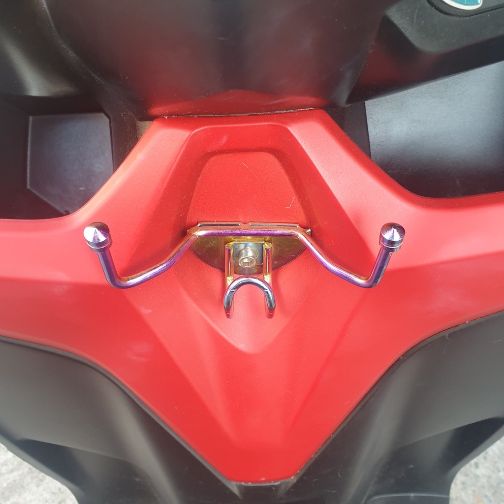 Móc treo đồ xe máy Vario mẫu 2 chấu xi màu