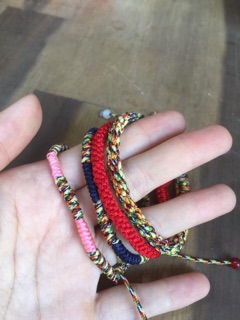 Vòng tay chỉ ngũ sắc