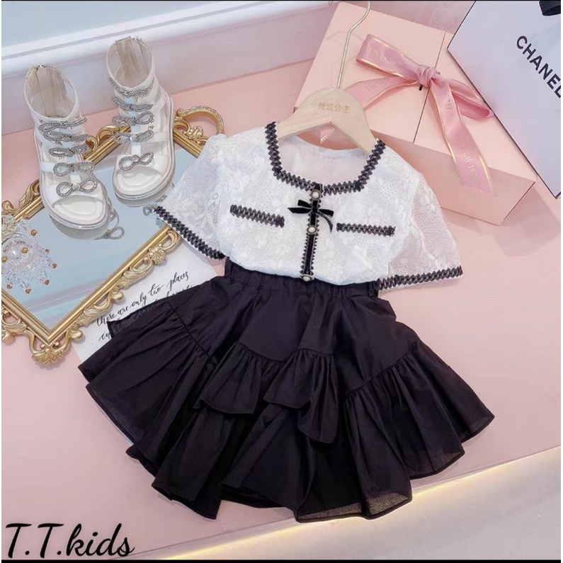 Set Bộ Bé Gái Thanh Lịch ❣ Áo Sơ Mi Ren Viền Nổi Đính Cúc Ngọc + Chân Váy Xòe Xinh Xắn (13-26kg)