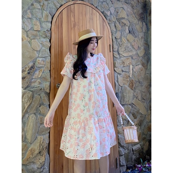 Đầm bầu ren thêu đuôi cá viền bèo ngực - Mochi Dress