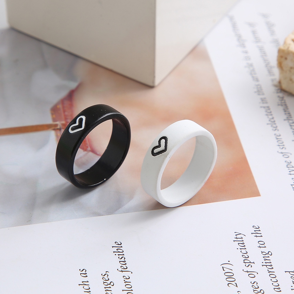 Mới set 2 Nhẫn Hình Trái Tim Màu Trắng Đen Đơn Giản Sáng Tạo Cho Cặp Đôi