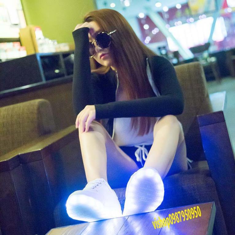 TP Giày trắng phát sáng đèn led 7 màu -(nam nữ ) phong cách Hàn Quốc _ms_J7