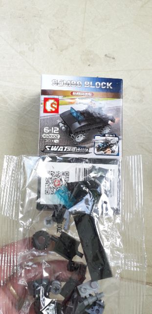 Lắp ráp 1 hộp LegoSWat xe máy bay 1020 có nhiều chi tiết bằng nhựa ABS