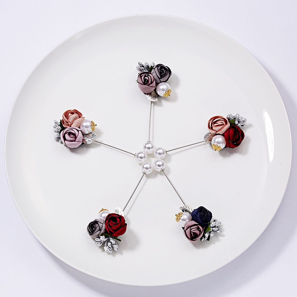 Ghim cài áo hình bông hoa đính ngọc trai giả