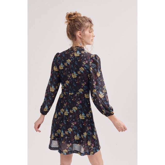 Đầm hoa Marc size S newtag