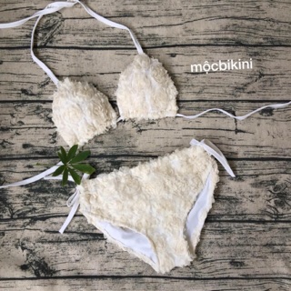 Bikini tam giác hoa nổi