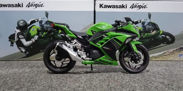 Xe Mô Hình Kawasaki Ninja 1:12 Joycity ( Xanh Đen )