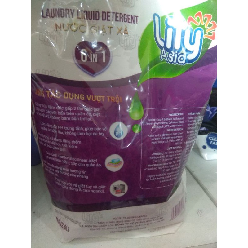 Nước giặt xả Lily hương nước hoa thiên nhiên túi 2.7kg màu tím