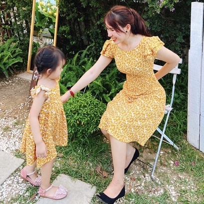 Đầm mẹ và bé BNSTYLE váy hoa nhí cánh tiên nền vàng cam MB131
