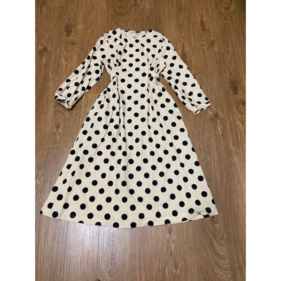 Váy size M, pass trái mùa