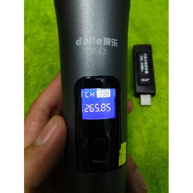 Micro Karaoke không dây cho loa kéo Daile / Aige / Zansong V12 màn hình LCD (đen) - Hỗ trợ jack cắm 3.5mm và 6.5mm