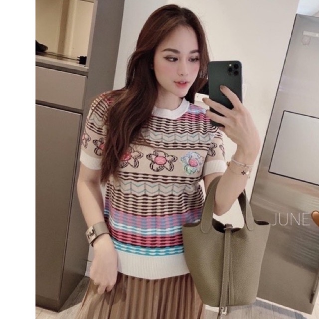 Áo len kẻ pha màu thêu hoa viền cổ trắng cao cấp hot hit l1 mh