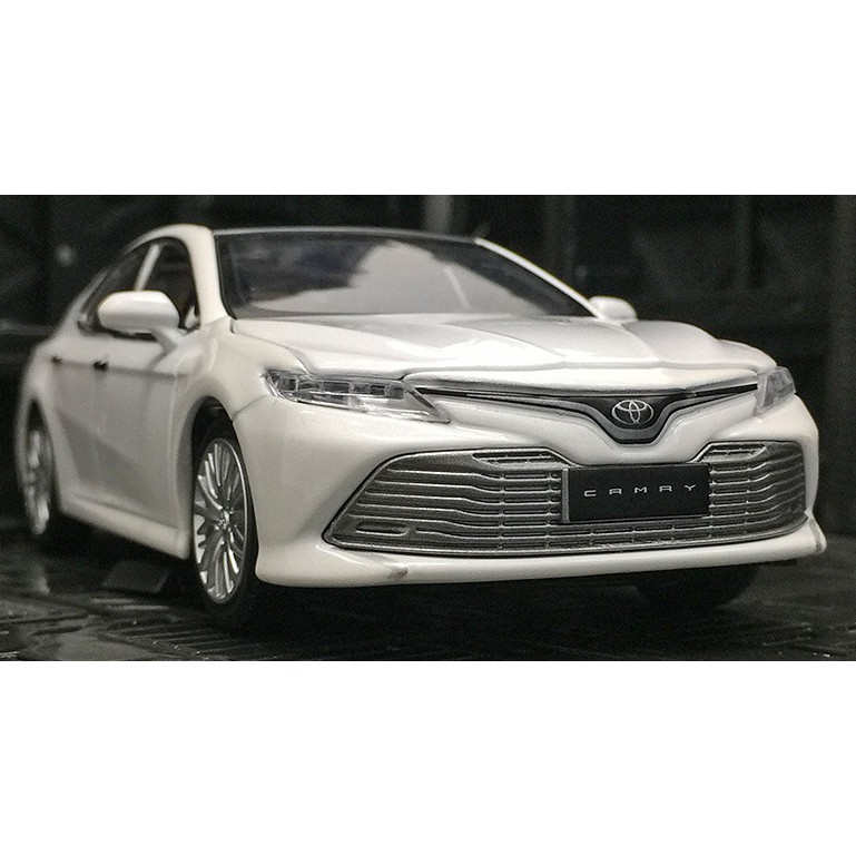 Xe mô hình tĩnh Toyota Camry tỉ lệ 1:34