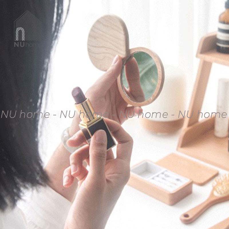 nuhome.vn | Gương trang điểm bỏ túi mini bằng gỗ Teki, gương được thiết kế nhỏ gọn, mộc mạc và đẹp mắt