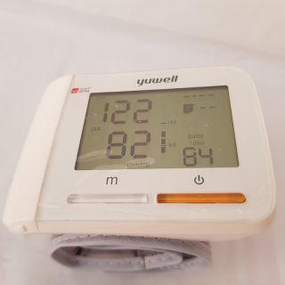 Máy đo huyết áp điện tử Yuwell YE8900A