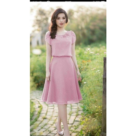 đầm xinh cho khách