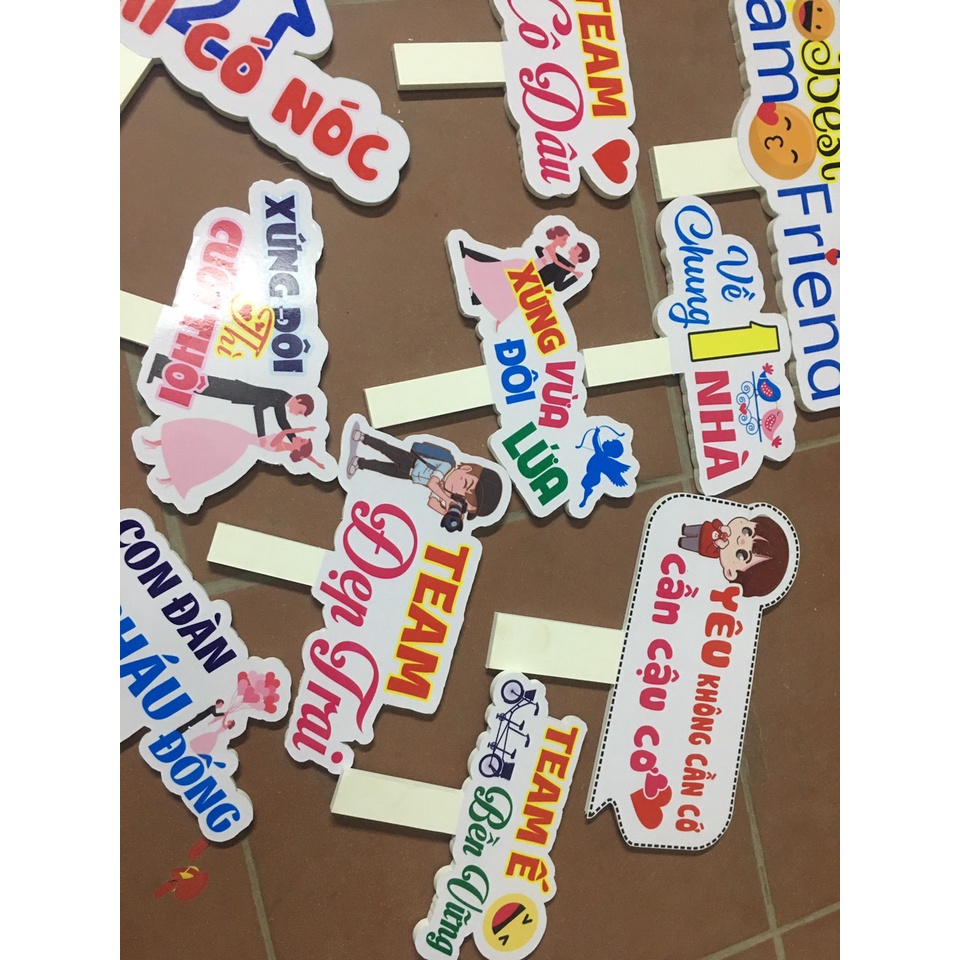 Hashtag cầm tay chụp hình đám cưới, sinh nhật, họp lớp