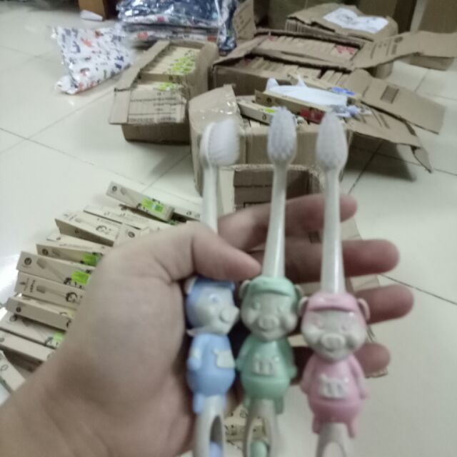 COMBO BÀN CHẢI ĐÁNH RĂNG VÀ HỘP CHUN BUỘC TÓC CHO BÉ!