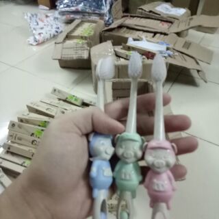Combo bàn chải đánh răng và hộp chun buộc tóc cho bé!