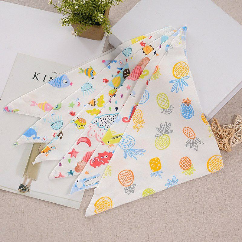 Yếm xô tam giác 4 lớp cho bé có 2 nấc cúc bấm tiện lợi