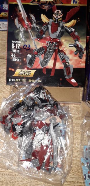 Lắp ráp 1 hộp LegoHiệp Sĩ 919 có trên 170 chi tiết