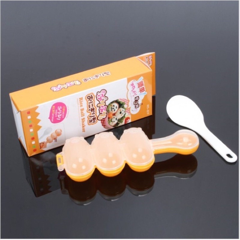 Dụng cụ khuôn lắc cơm kèm thìa tạo hình cơm đến từ Nhật Bản cho bé