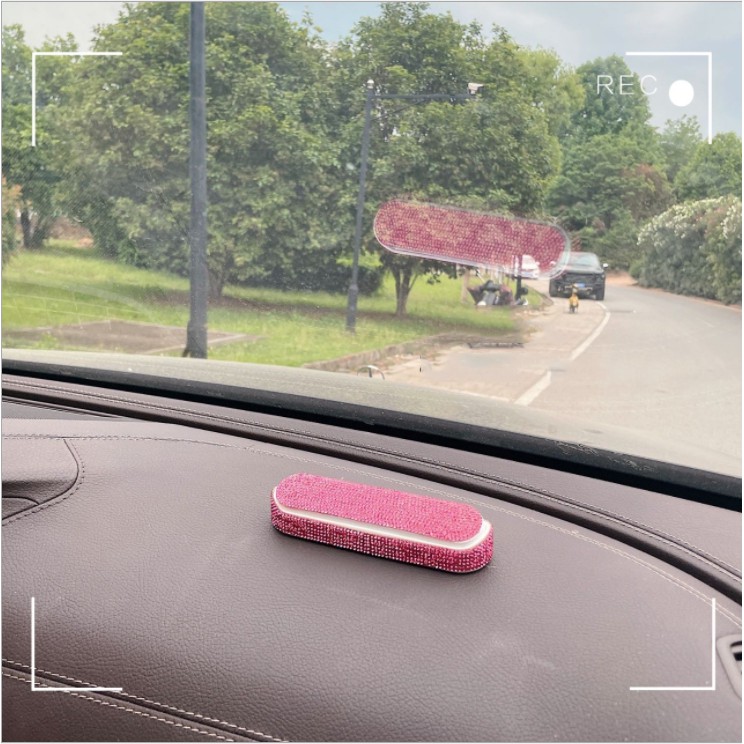 Bảng số điện thoại đính kim cương giả ấn tượng độc đáo