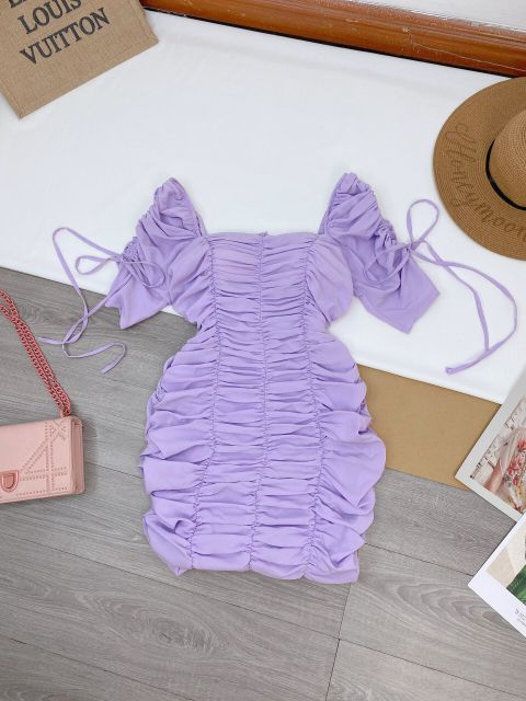 Đầm nhún rút tay cổ vuông