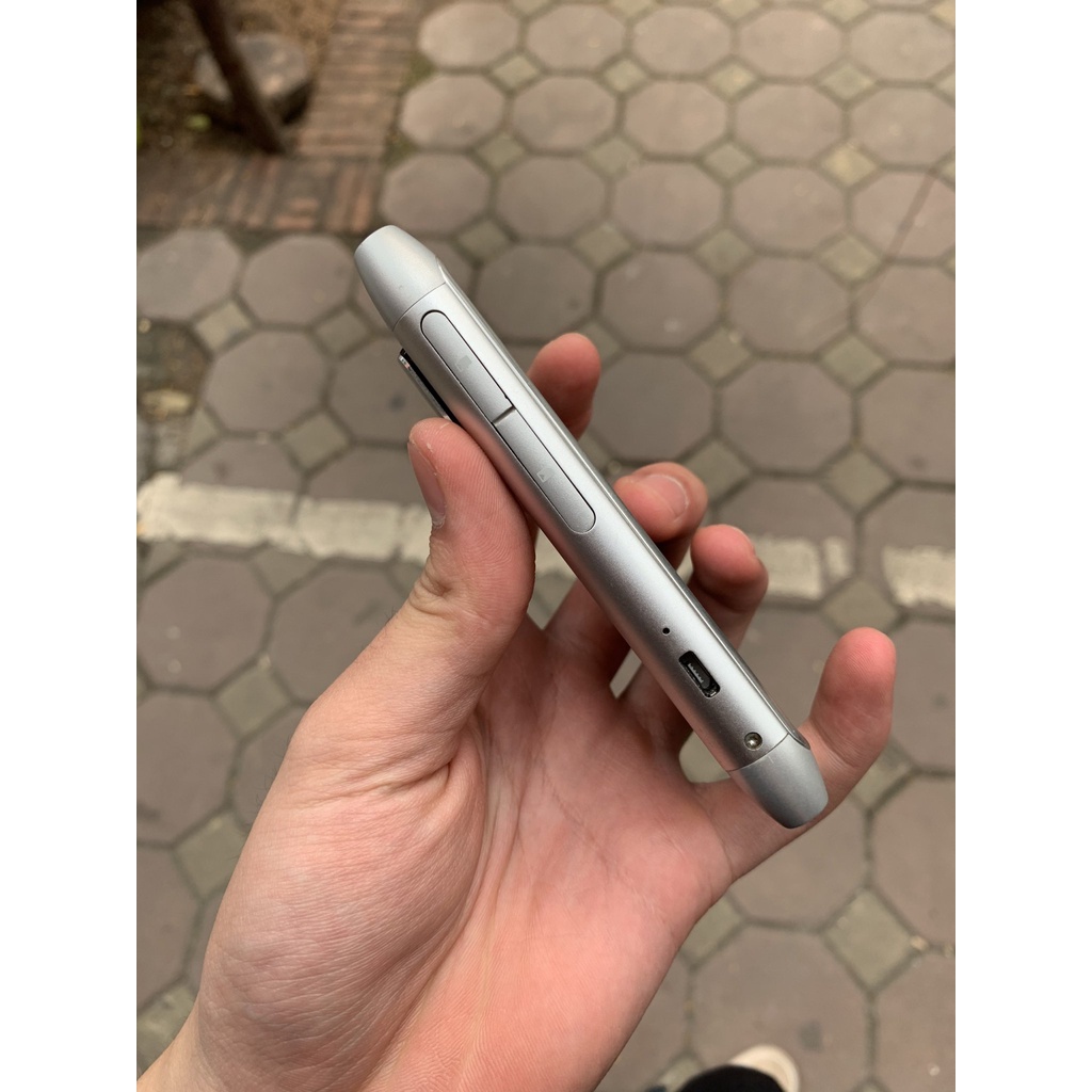 Điện thoại Nokia N8 bạc zin chính hãng 100%