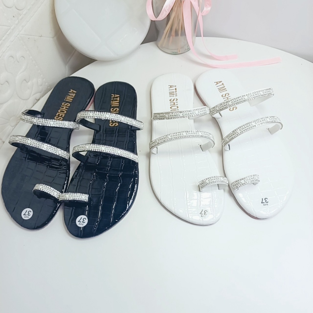 Dép kiểu nữ xỏ ngón đính đá chữ  đi biển xinh xắn dễ thương phong cách sang chánh mã DXNchu