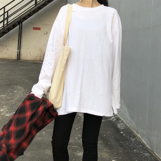 Áo thun trắng tay dài oversize