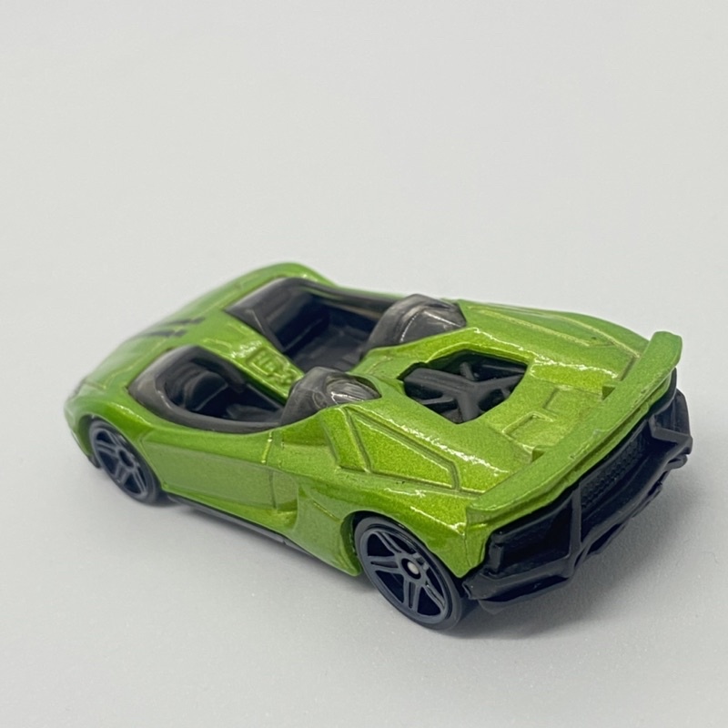 Xe Hot Wheels - Lamborghini Aventador J