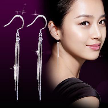 Khuyên Tai Dáng Dài Phối Tua Rua Phong Cách Hàn Quốc Mới