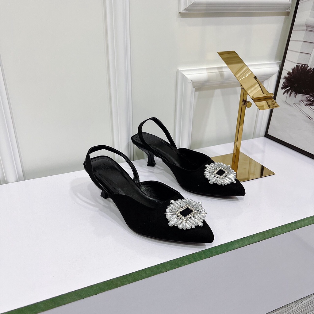 Sandal bít mũi nữ 5p hoa đá xoàn chất da lộn siêu mềm mịn lên chân tôn dáng - Chị Chảnh Store