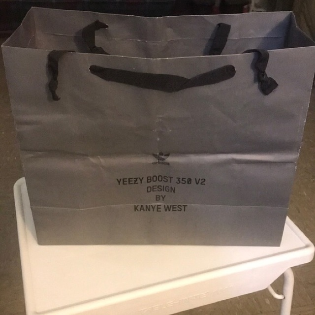 YEEZY BAG CHÍNH XÁC( Túi giấy yeezy adidas chính hãng)