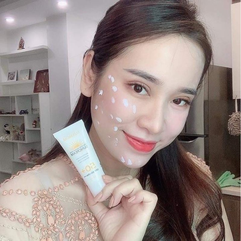 Kem Chống Nắng Luxmom Bảo Vệ Cho Làn Da Mẹ Bầu Và Sau Sinh SPF 50 PA+++