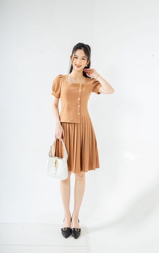 Váy cổ U dập ly