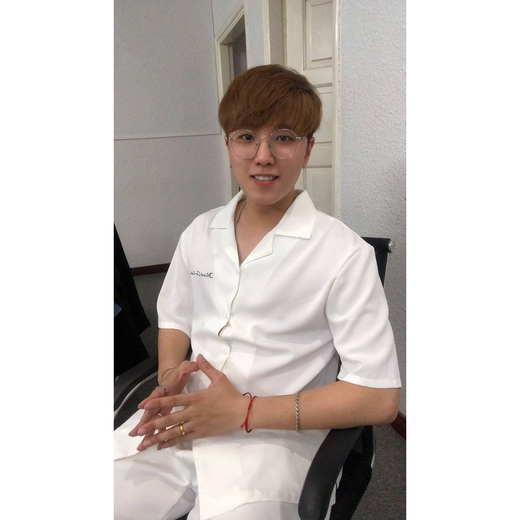 Áo sơ mi nam trơn chữ thêu vải Lụa thoáng mát, thấm hút, không nhăn form rộng unesex nhà MALTRIK hottrend 2022 | BigBuy360 - bigbuy360.vn