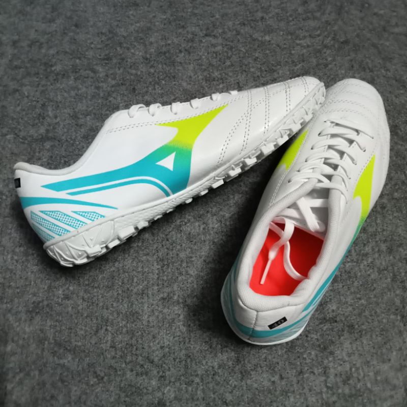 Giày bóng đá Mizuno thương hiệu Việt đã khâu đế Trắng