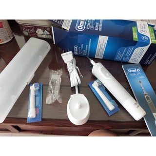 BÀN CHẢI ĐIỆN D100 ORAL B