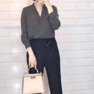 ÁO SƠMI CỔ V VẠT CHỒNG