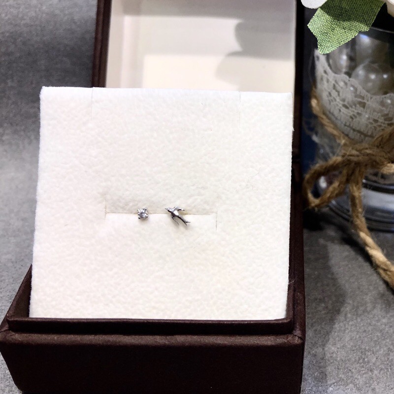 Hoa tai bạc nữ họa tiết chim én ESTELLE