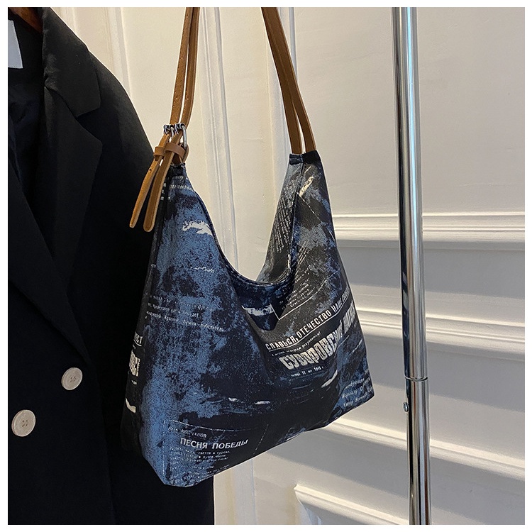 Túi Đeo Vai Bằng Vải Oxford Sức Chứa Lớn In Hình Báo Mới Cho Nữ