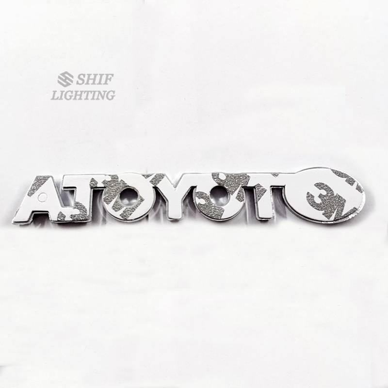 Logo hình chữ Toyota trang trí cho xe hơi độc đáo