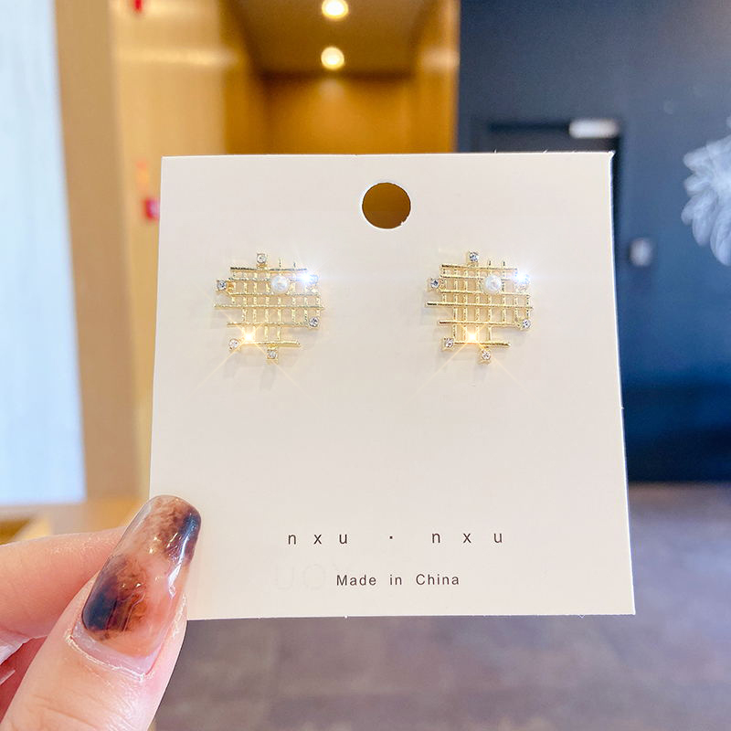 Đôi Khuyên Tai Thiết Kế Độc Đáo Phong Cách Hàn Quốc Thời Trang Cho Phụ Nữ