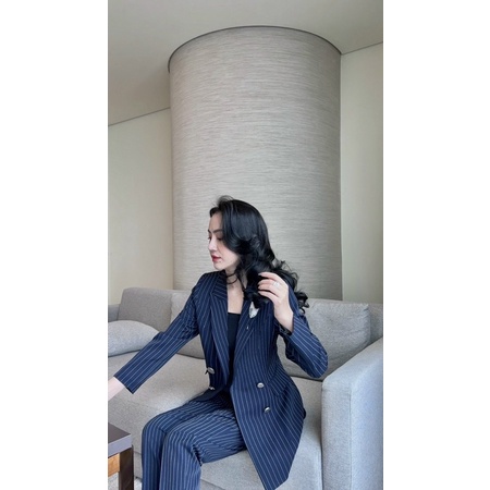Áo Blazer Thiết Kế NKN Elegant Kẻ Xanh Navy - Thời Trang Thiết Kế Cao Cấp