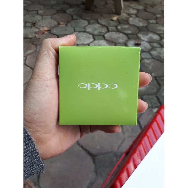 Tai nghe zin OPPO.