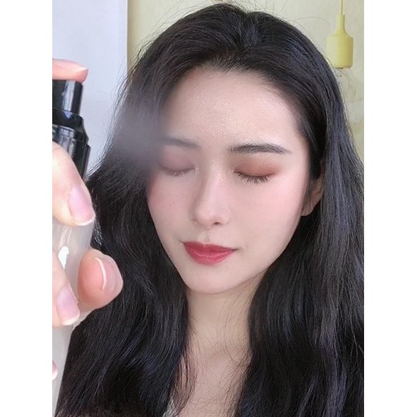 Xit khoáng cố định lớp trang điểm cung cấp độ ẩm cố định lớp trang điểm rất hữu dụng ạ