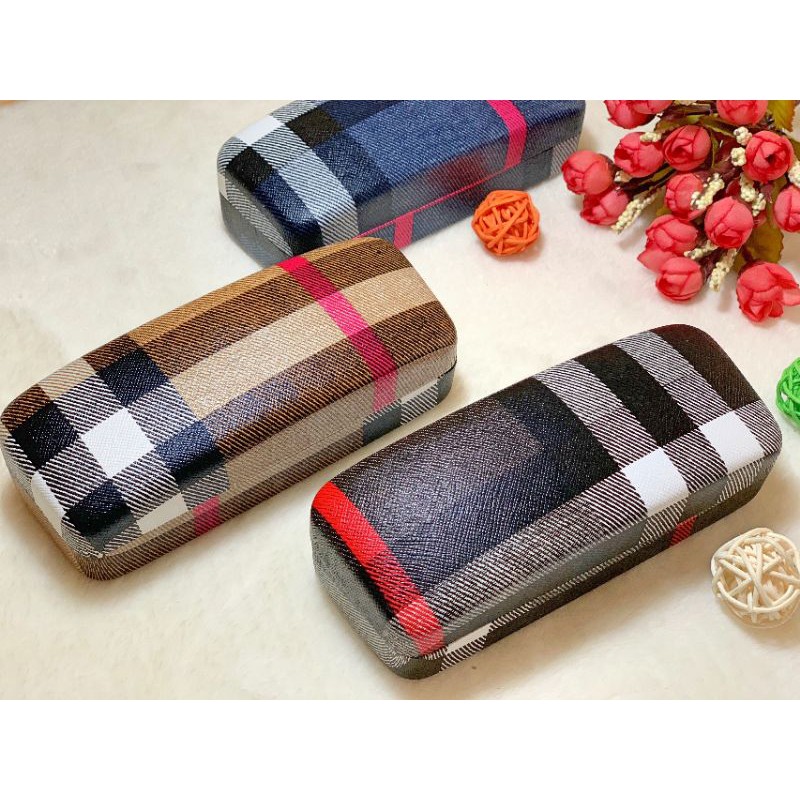 Hộp đựng kính, hộp da đựng kính cận ,chất liệu da, không bong, không nhoè giúp bảo vệ kính.